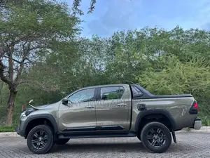 Toyota Hilux 2022 Gray