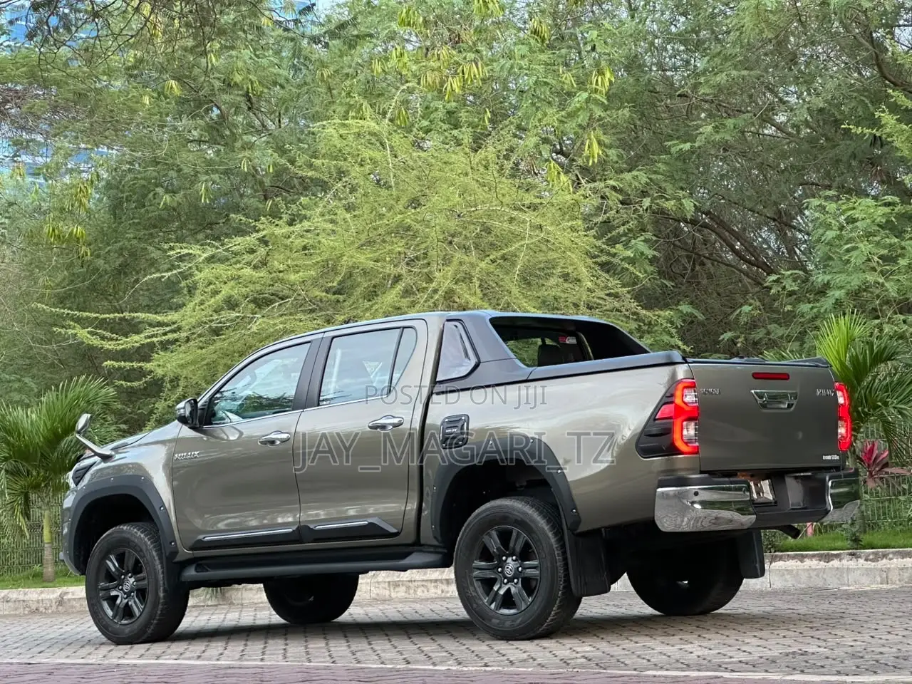 Toyota Hilux 2022 Gray