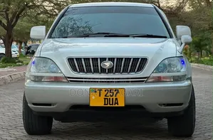 Toyota Harrier 2004 White