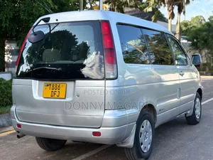 Toyota Noah 2001 Silver