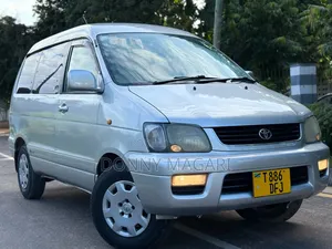 Toyota Noah 2001 Silver