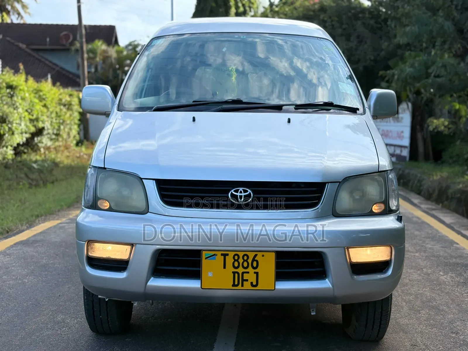 Toyota Noah 2001 Silver