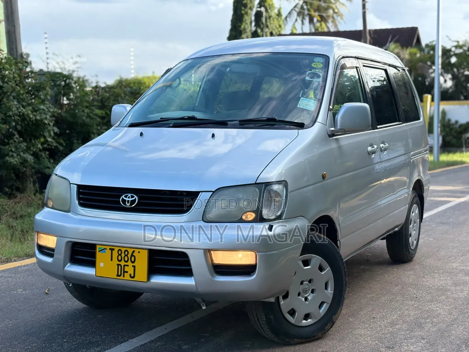 Toyota Noah 2001 Silver