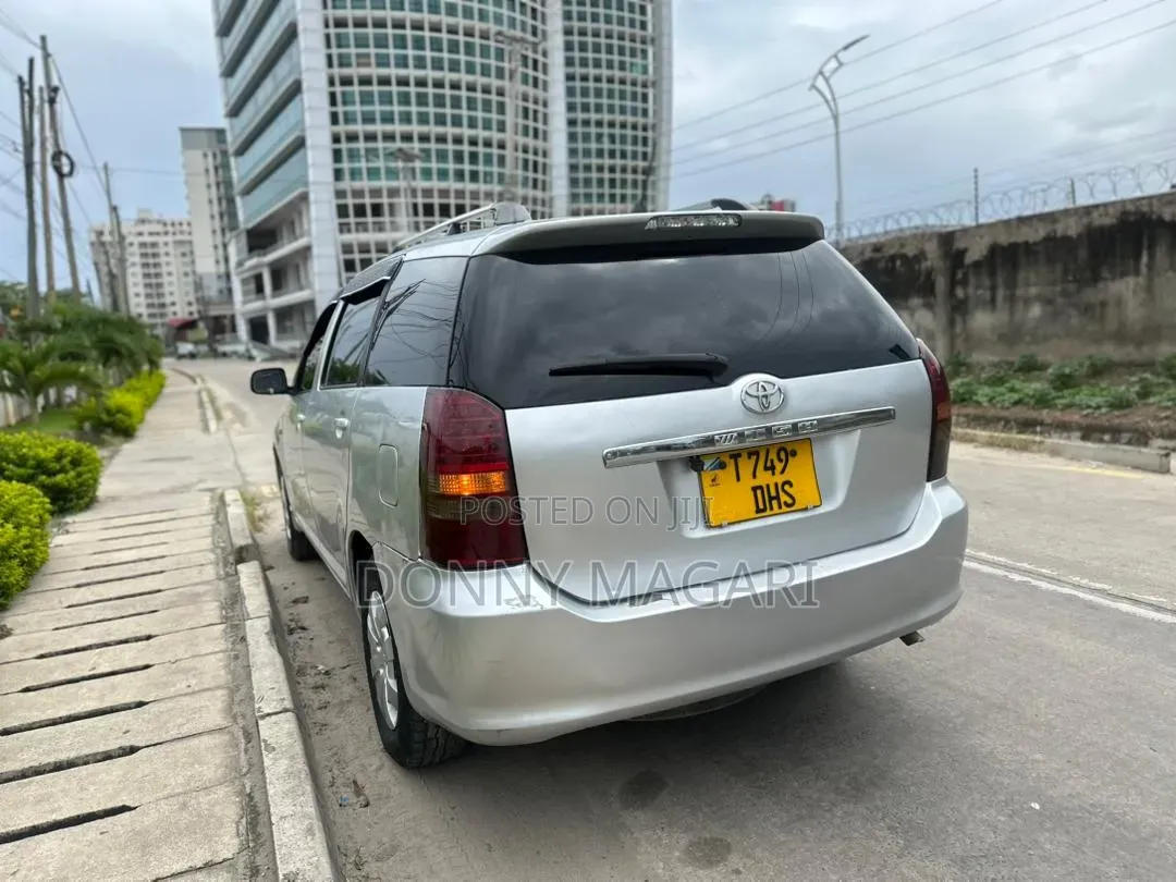 Toyota Wish 2005 Silver