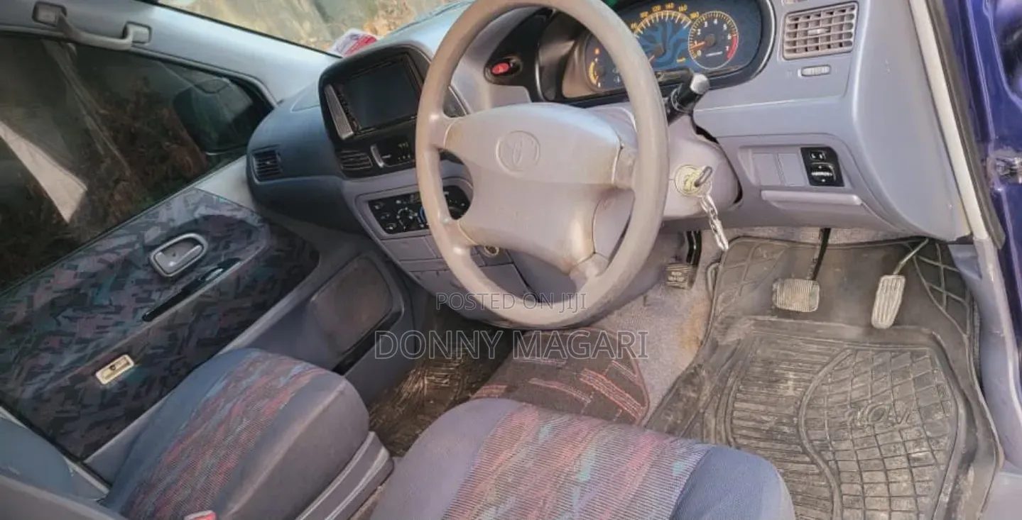 Toyota Noah 2003 Blue