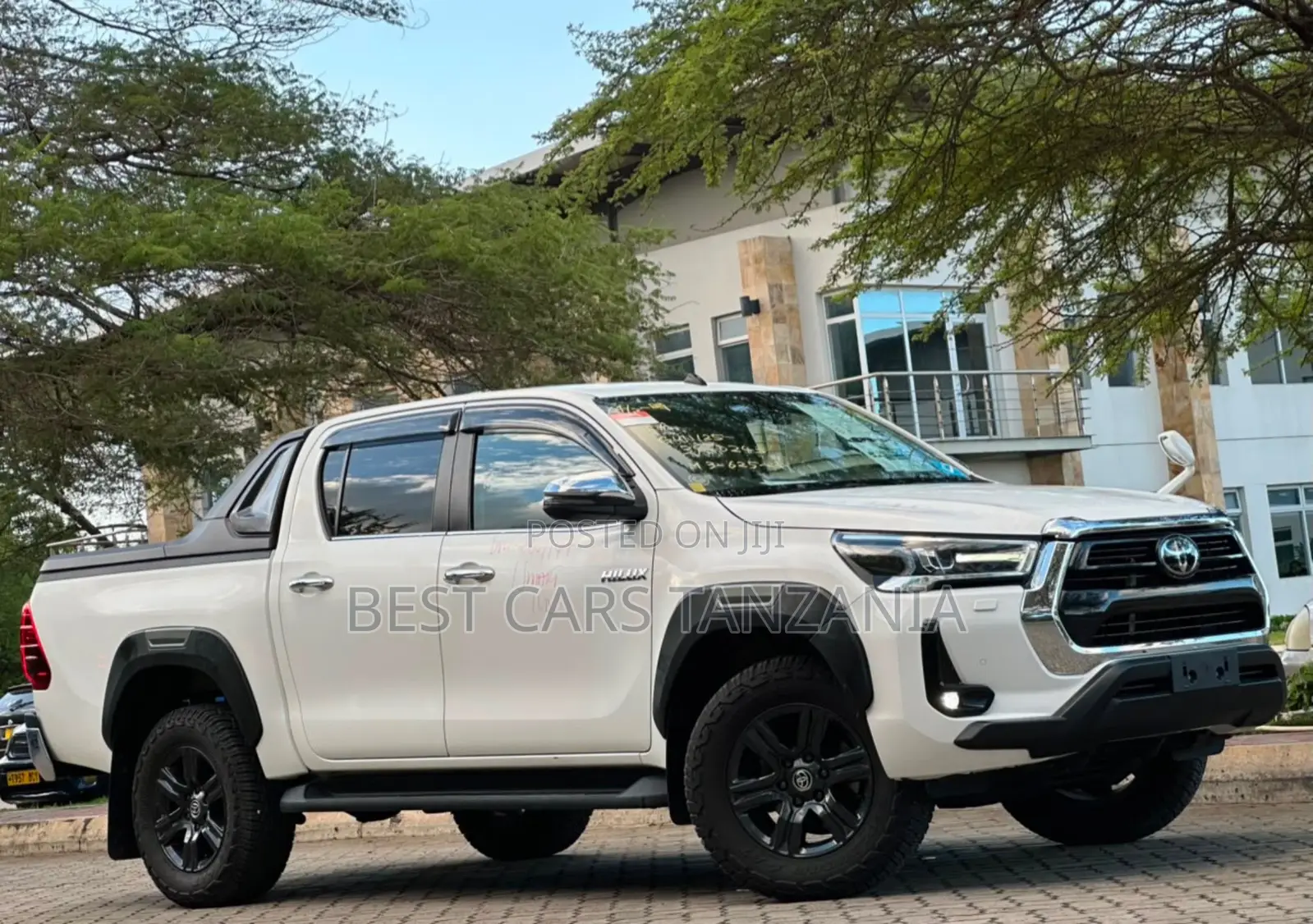 Toyota Hilux 2022 White
