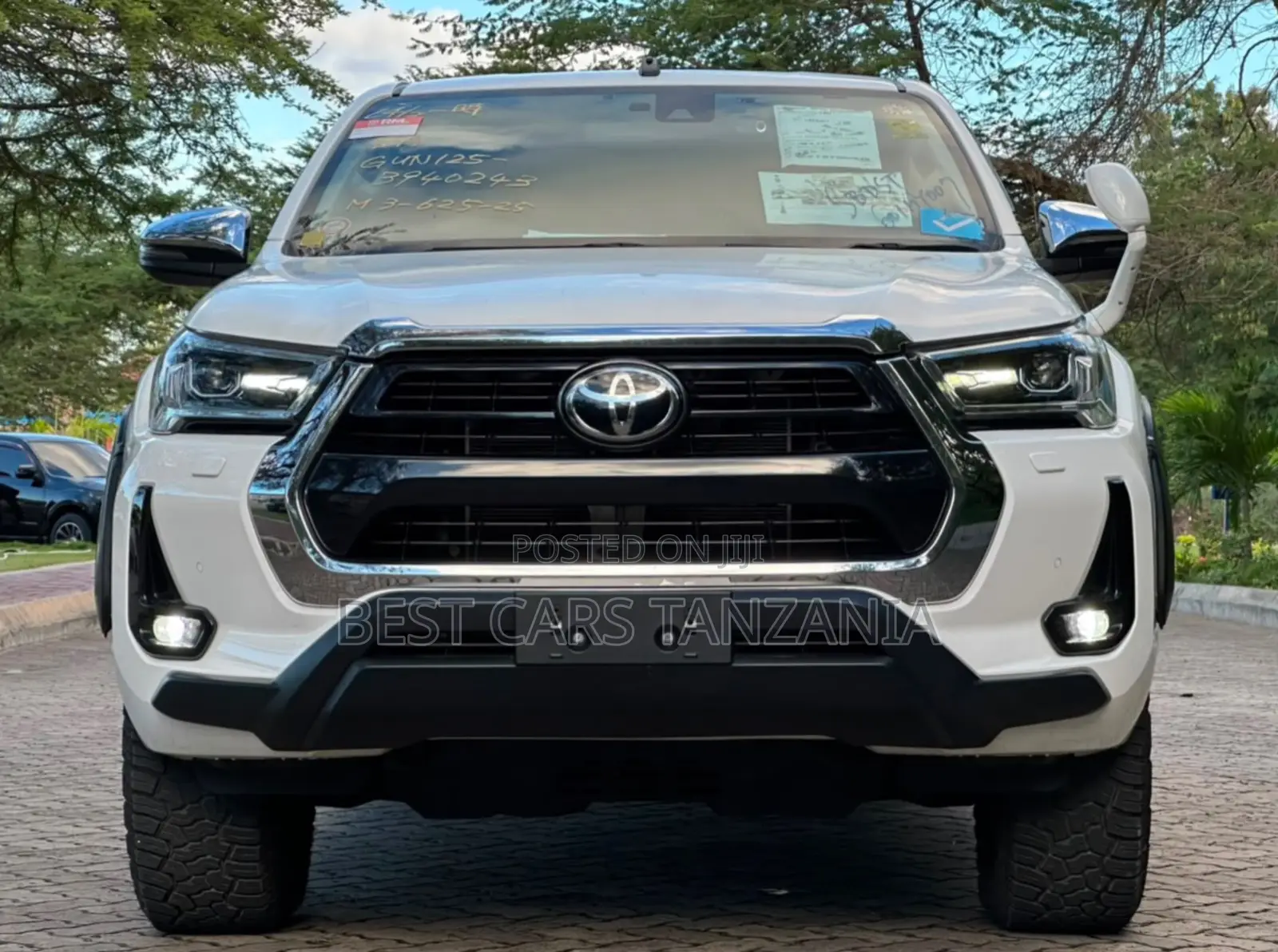 Toyota Hilux 2022 White