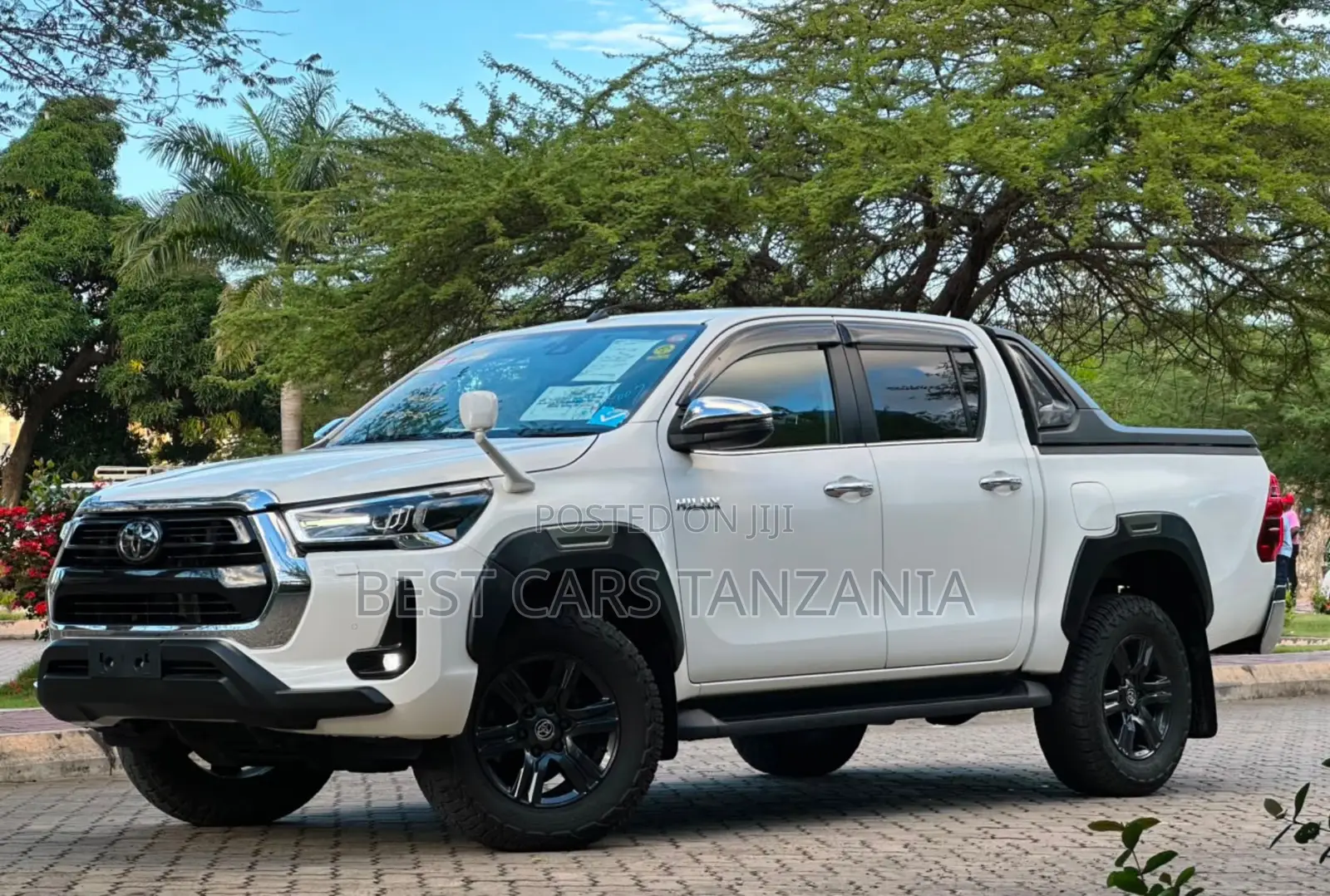 Toyota Hilux 2022 White