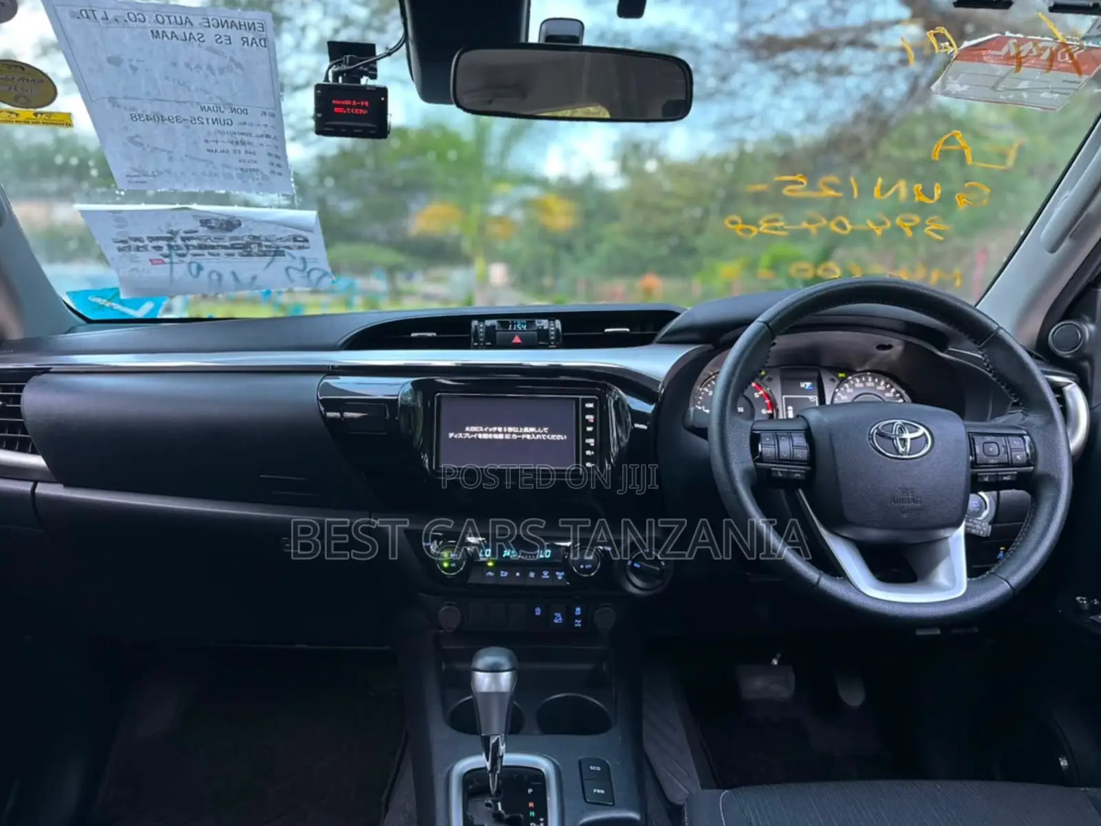 Toyota Hilux 2022 White