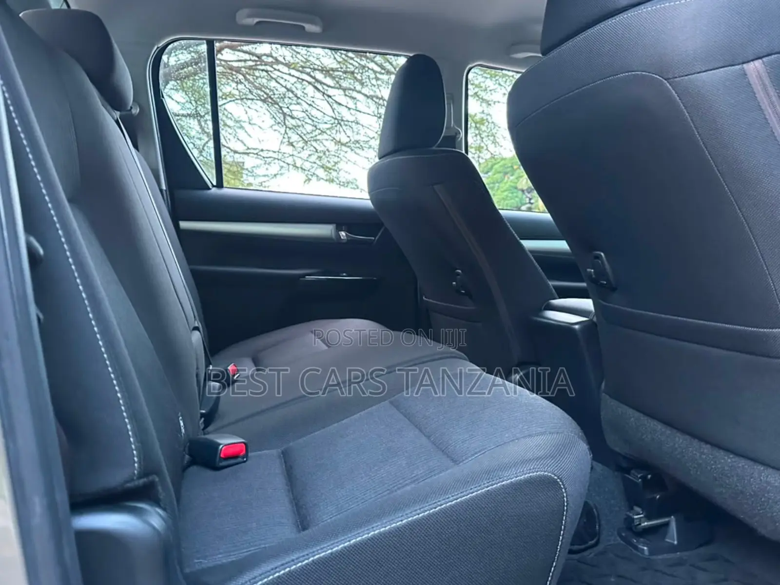 Toyota Hilux 2022 White