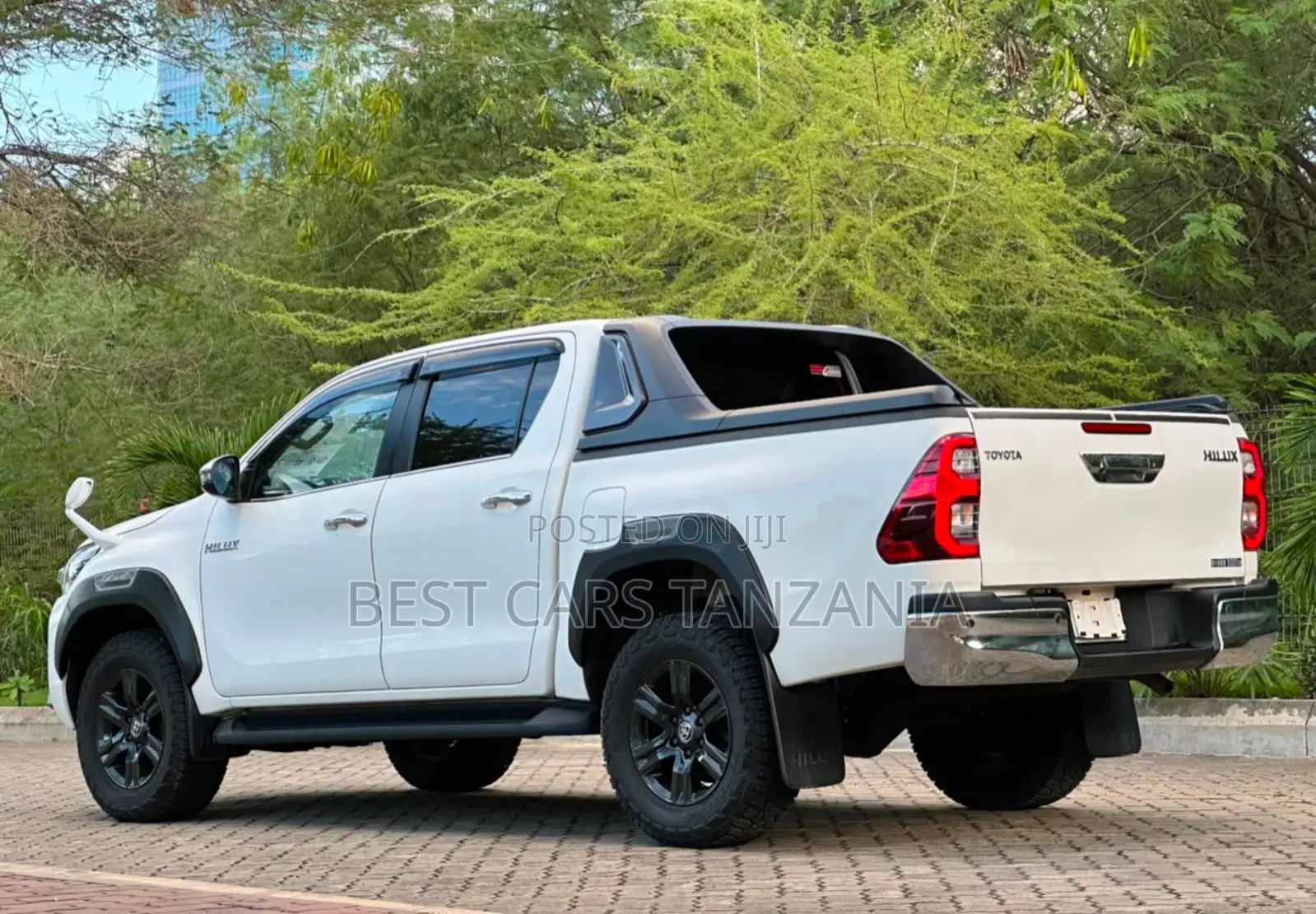 Toyota Hilux 2022 White