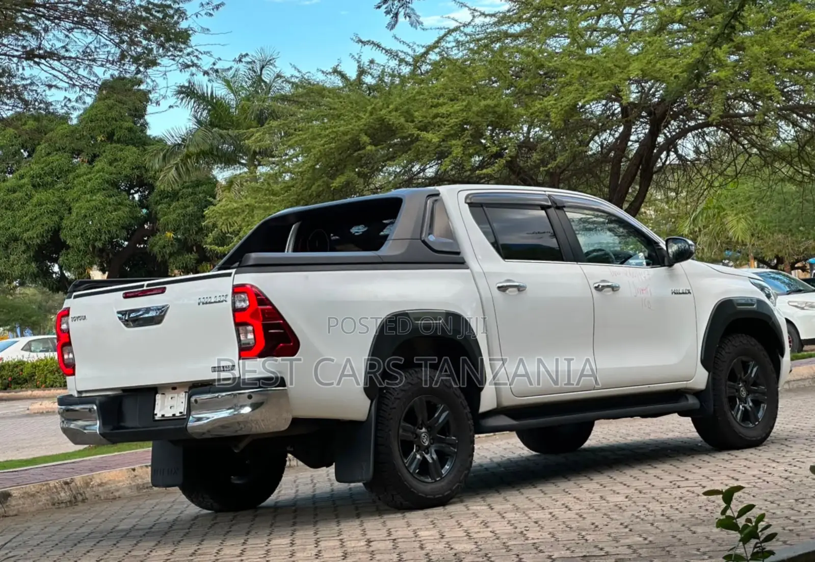 Toyota Hilux 2022 White