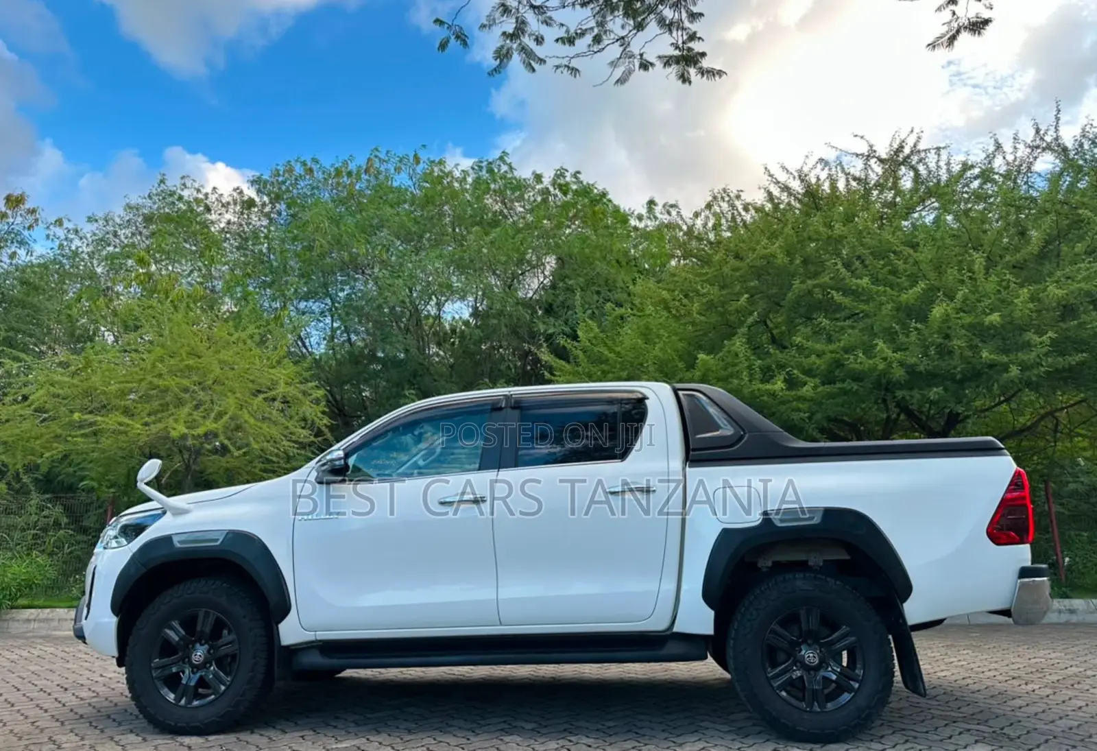 Toyota Hilux 2022 White