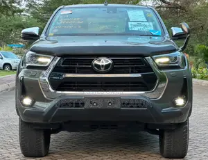 Toyota Hilux 2022 Gray
