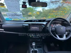 Toyota Hilux 2022 Gray