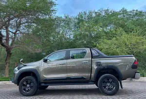 Toyota Hilux 2022 Gray