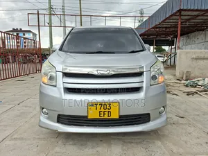 Toyota Noah 2007 Silver