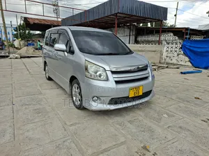 Toyota Noah 2007 Silver