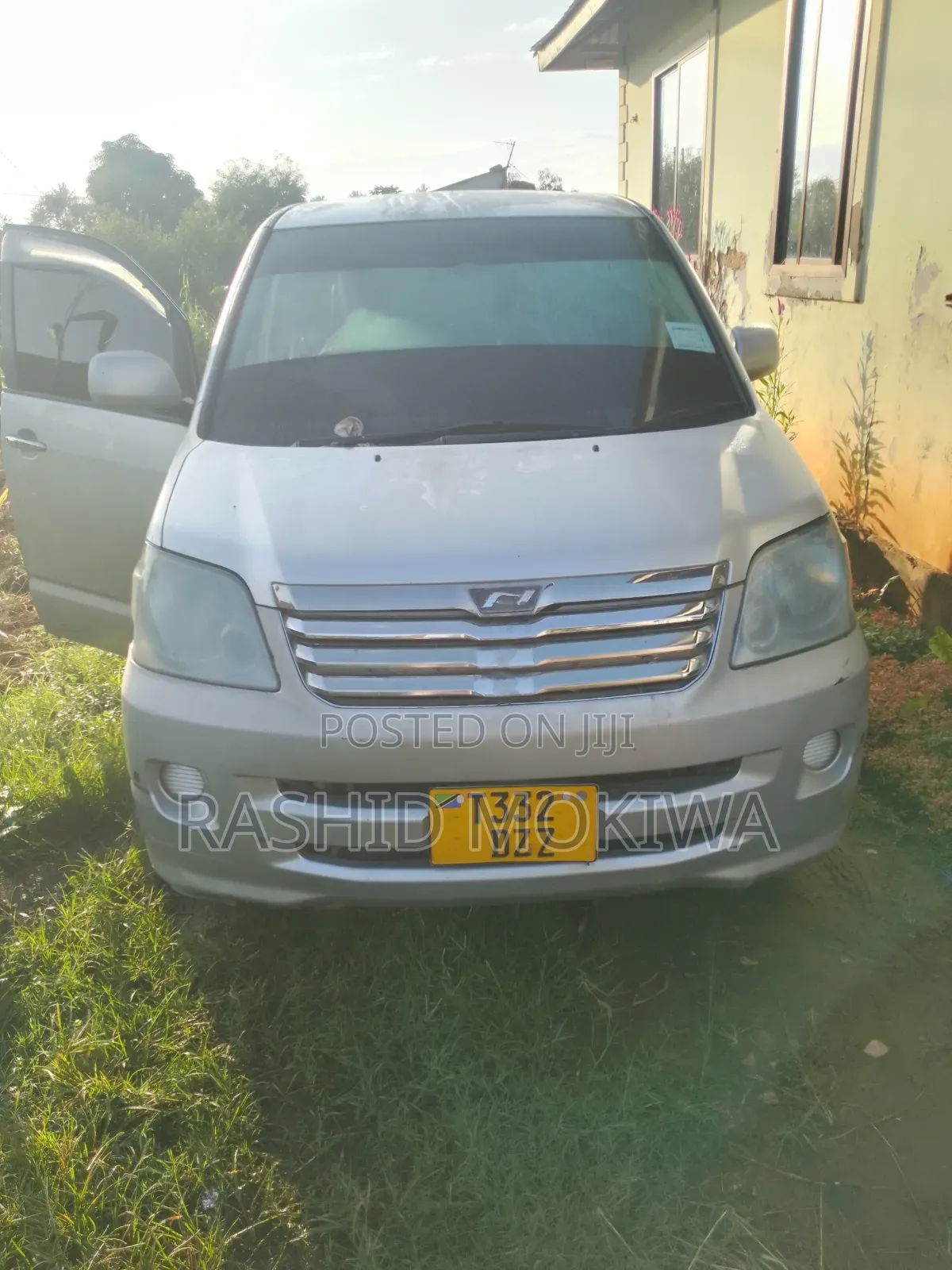 Toyota Voxy 2013 White