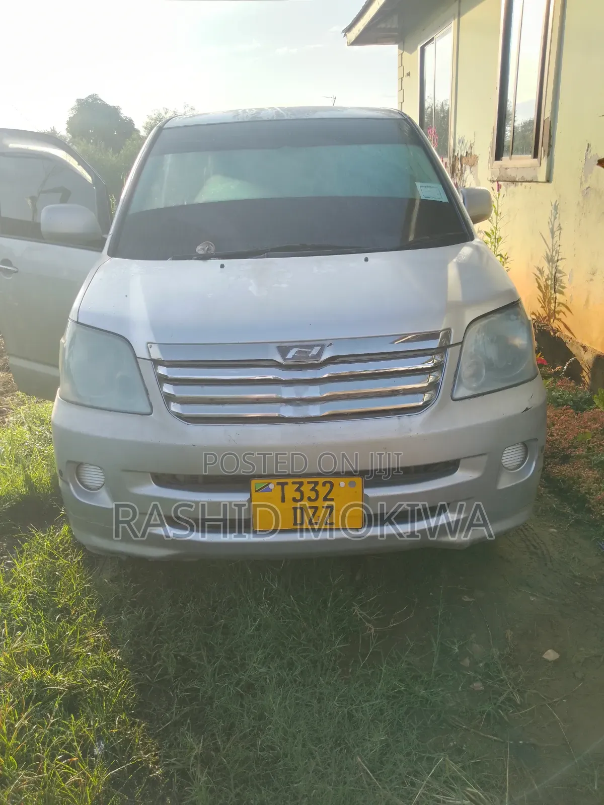 Toyota Voxy 2013 White