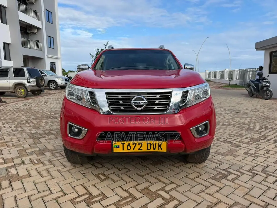 Nissan Navara 2017 Red
