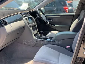 Toyota Crown 2006 Black