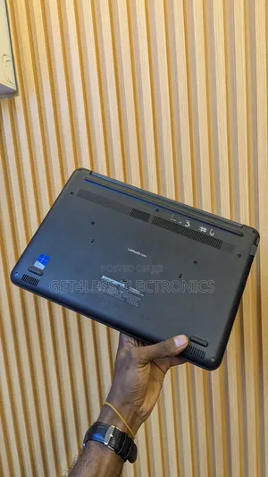 Laptop Dell Latitude 3380 4GB Intel Core i5 HDD+SSD 500GB