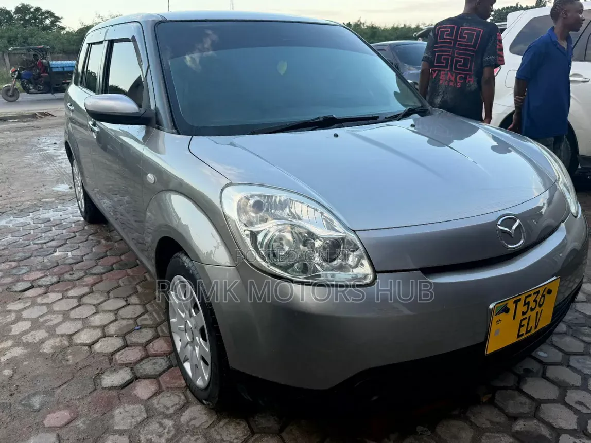 Mazda Verisa 2004 Silver
