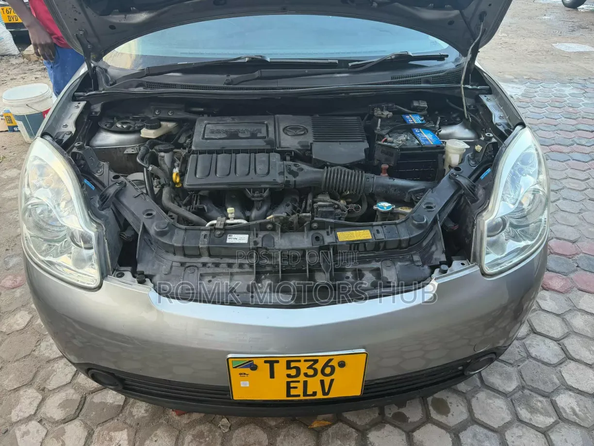 Mazda Verisa 2004 Silver