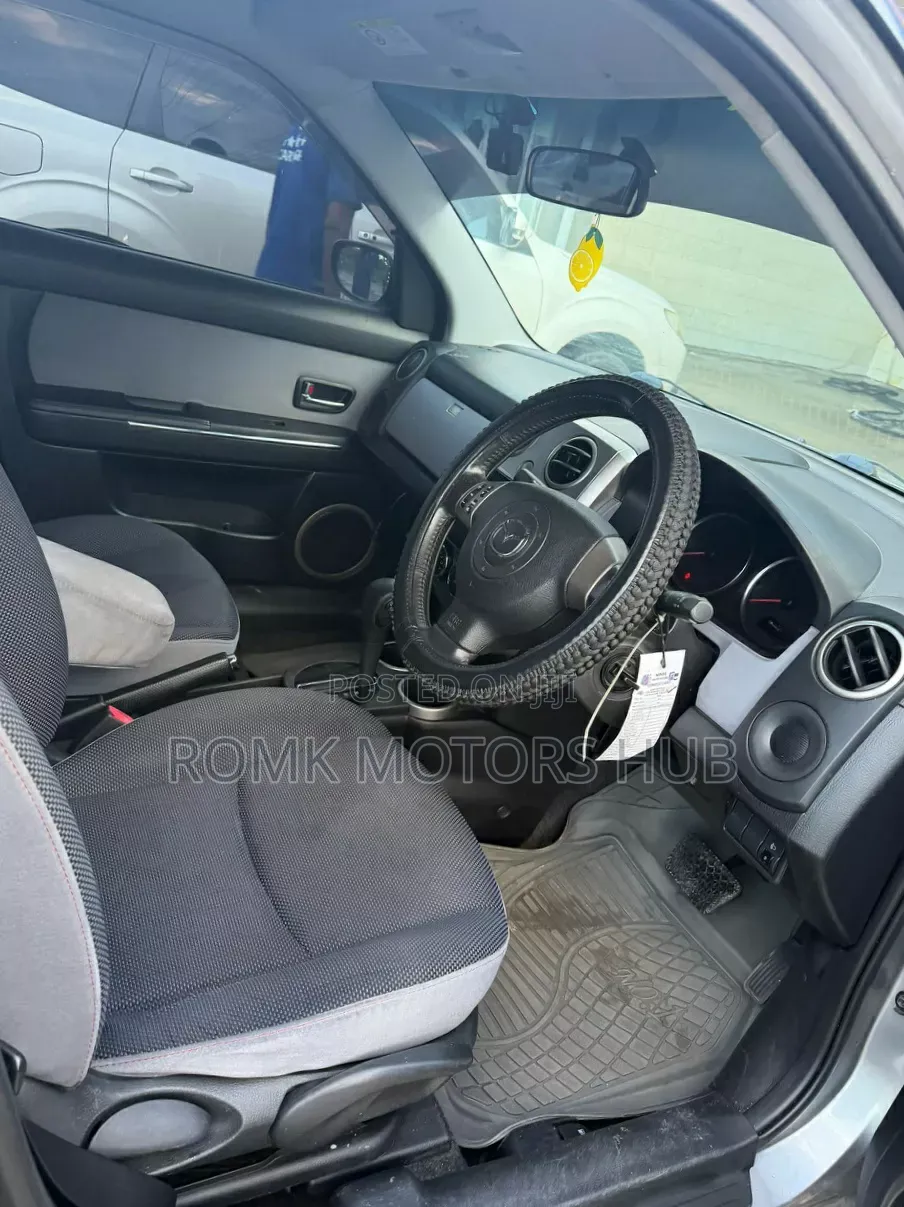 Mazda Verisa 2004 Silver