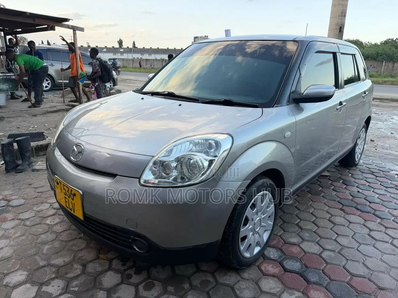 Mazda Verisa 2004 Silver