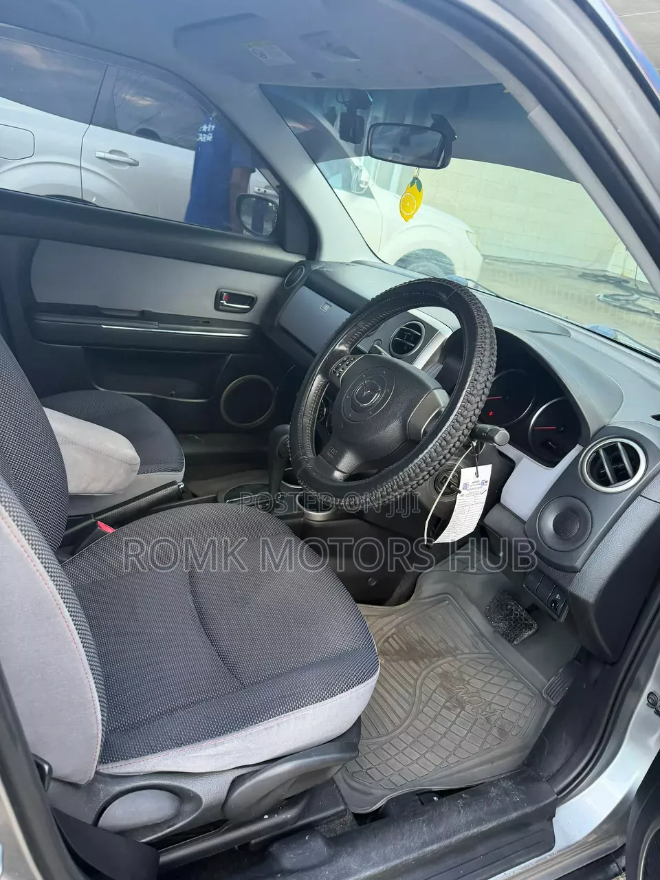 Mazda Verisa 2004 Silver