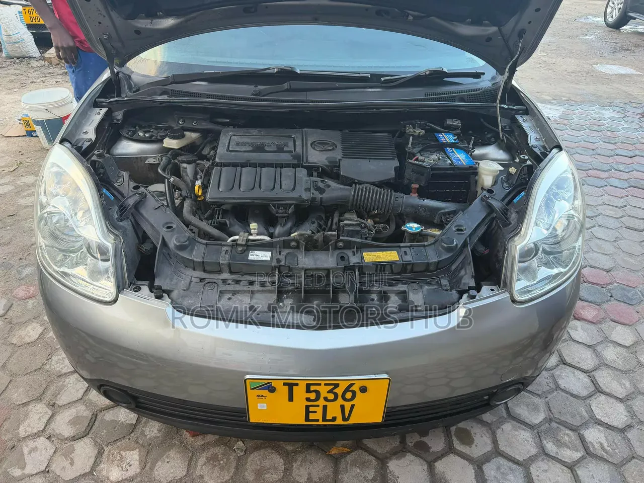 Mazda Verisa 2004 Silver