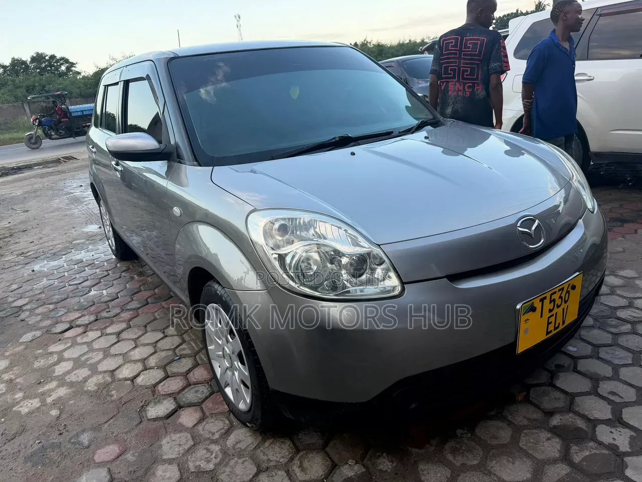 Mazda Verisa 2004 Silver
