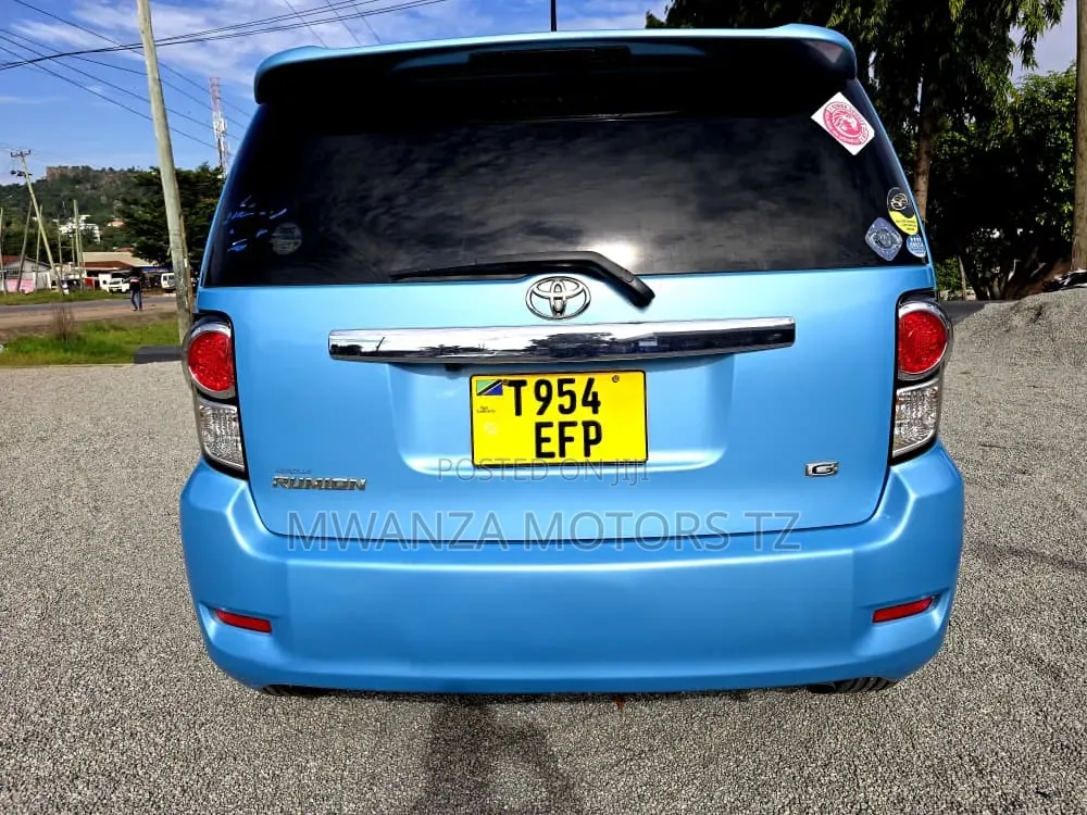 Toyota Corolla Rumion 2010 Blue