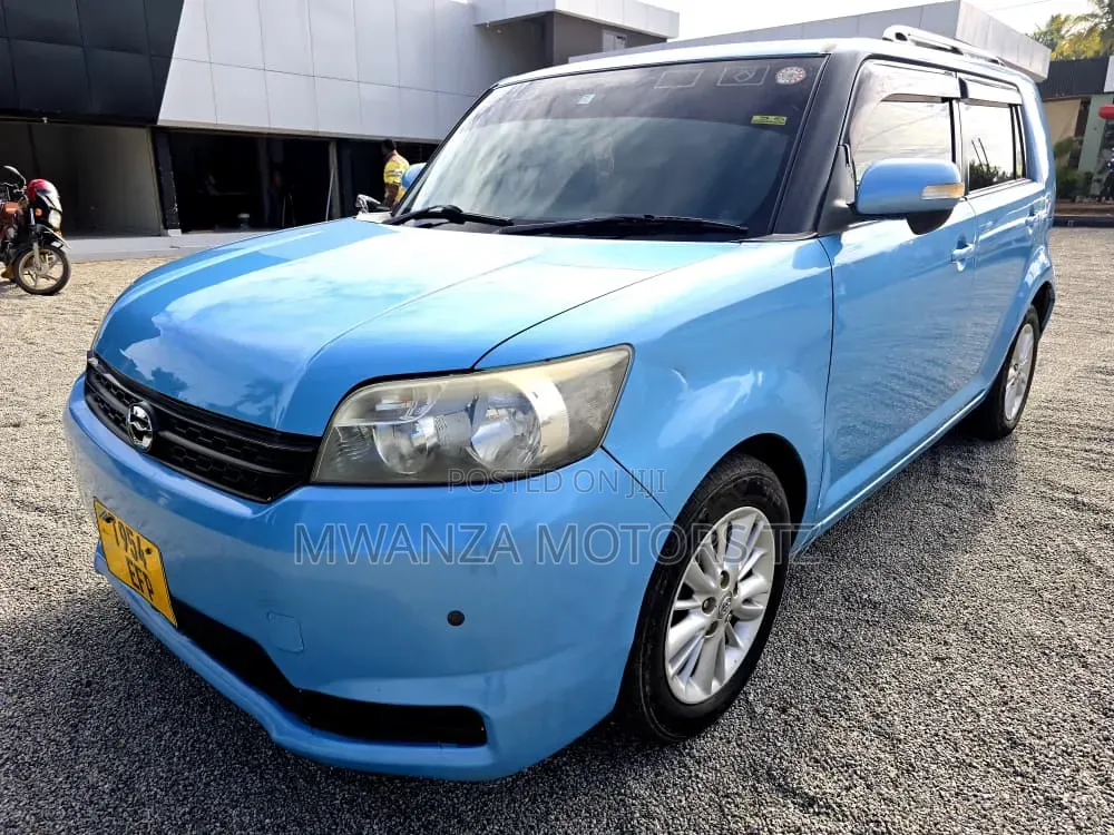 Toyota Corolla Rumion 2010 Blue