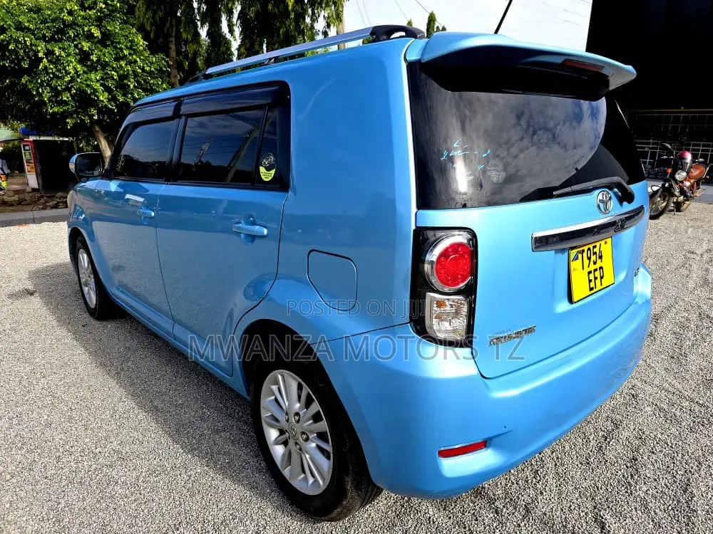Toyota Corolla Rumion 2010 Blue