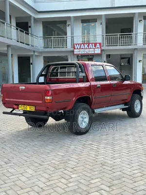 Toyota Hilux 2010 Maroon