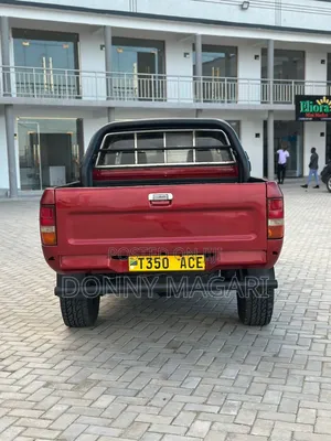 Toyota Hilux 2010 Maroon