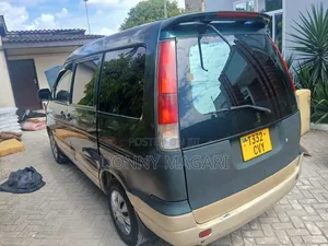 Toyota Noah 2003 Green