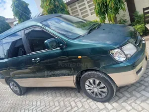 Toyota Noah 2003 Green