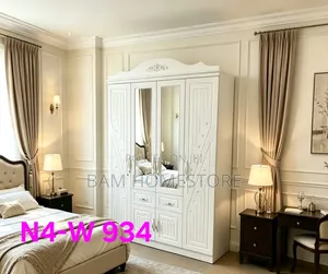 Elegant 3-Door Bedroom Wardrobe - Kabati Kubwa La Nguo La Kisasa