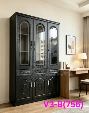 Elegant 3-Door Display Cabinet/ Kabati La Kisasa La Kuwekea Vitu