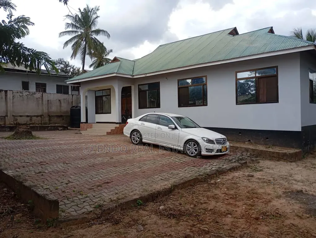 3bdrm House in Kwa Robert Goba for sale