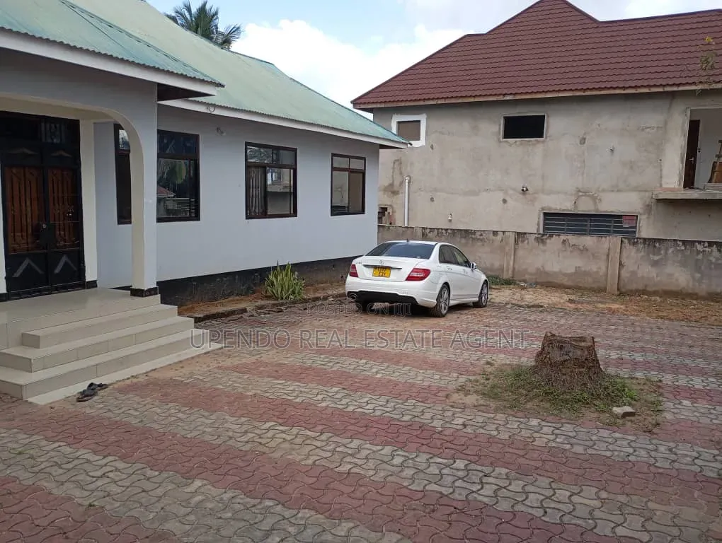 3bdrm House in Kwa Robert Goba for sale