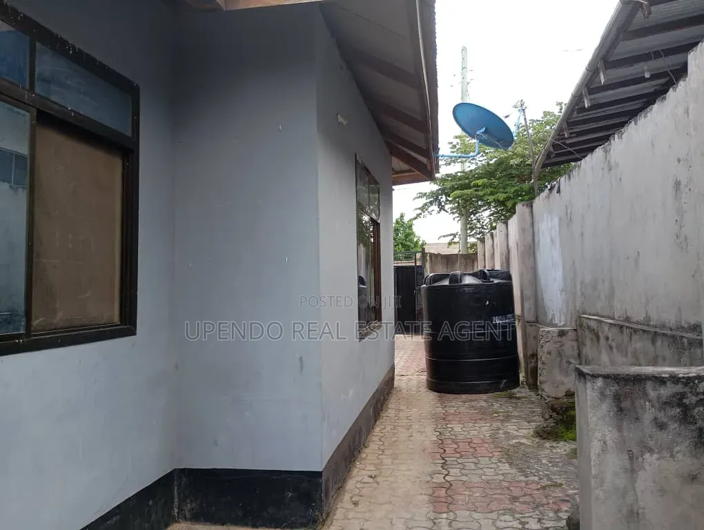 3bdrm House in Kwa Robert Goba for sale