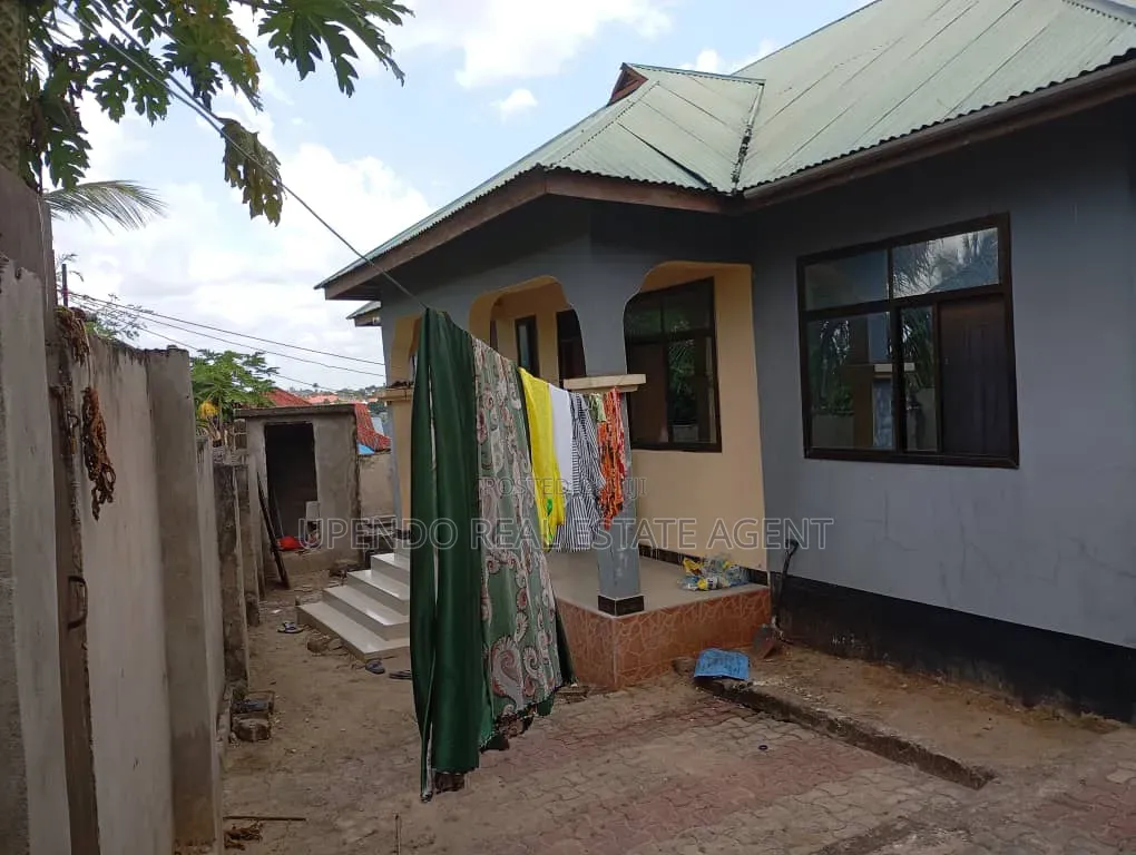 3bdrm House in Kwa Robert Goba for sale