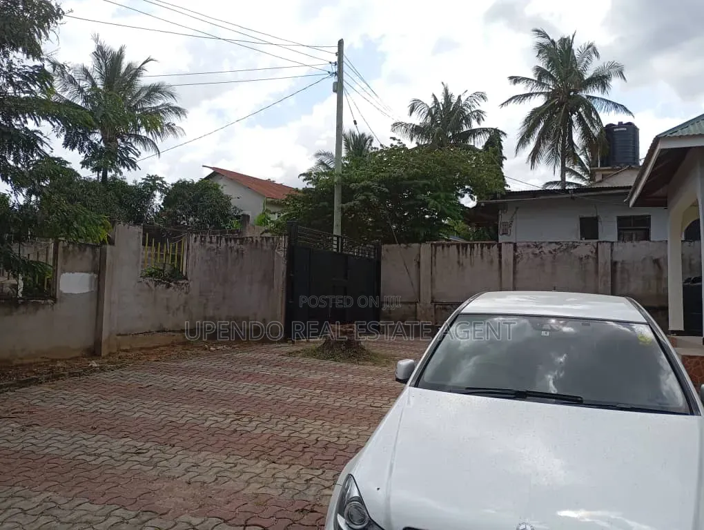 3bdrm House in Kwa Robert Goba for sale