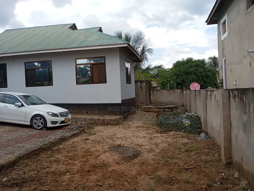 3bdrm House in Kwa Robert Goba for sale