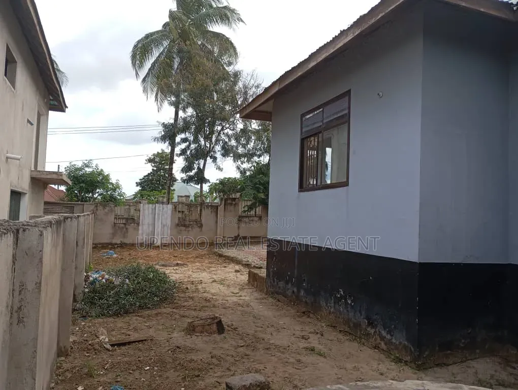 3bdrm House in Kwa Robert Goba for sale